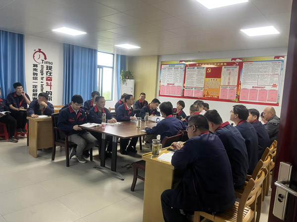 王伍升到建材研究室、建材公司調(diào)研