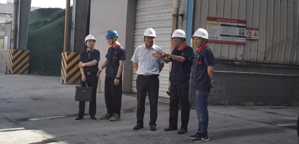 集團公司黨委委員、股份公司黨委書記、總經(jīng)理蔣培進到建材公司調(diào)研